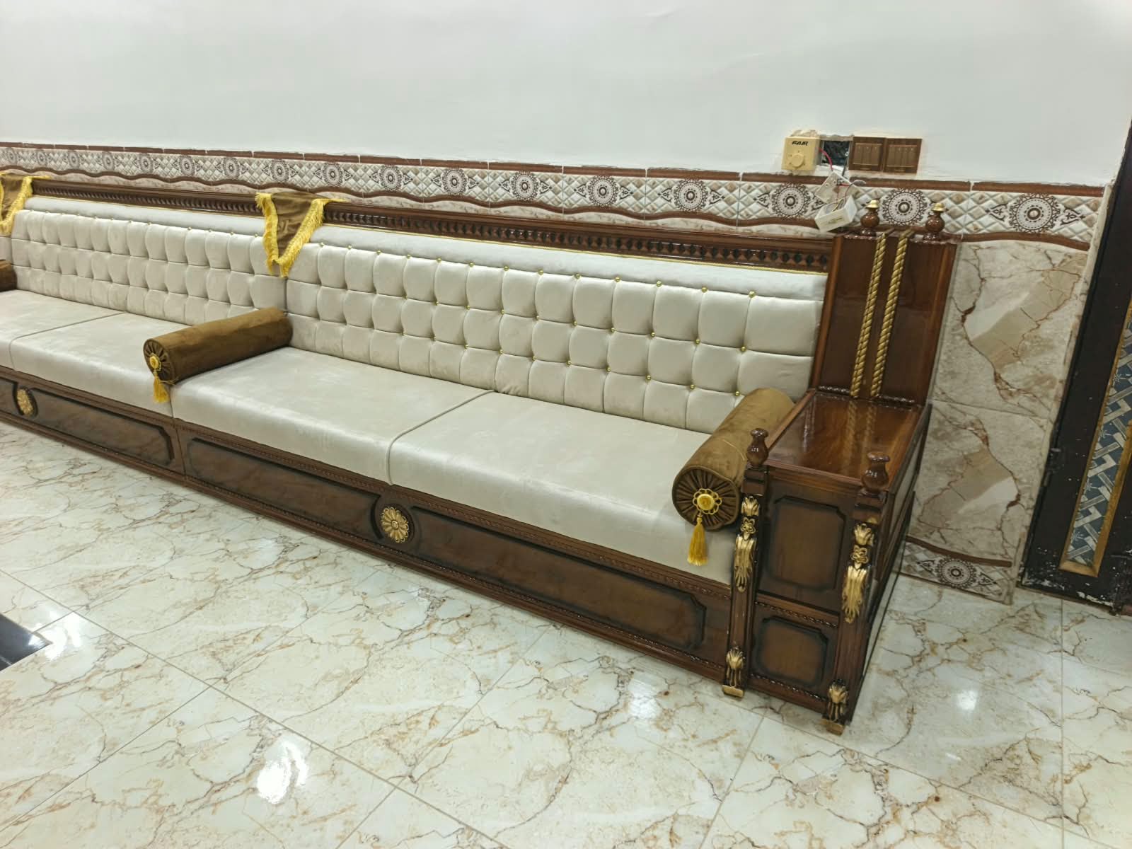 ديوان ملكي — كريمي
